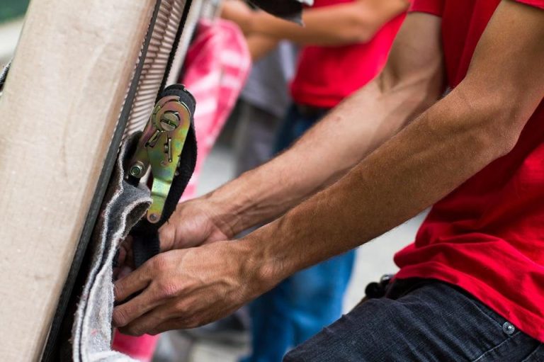 Detalhe da catraca e da cinta de amarração